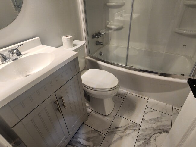 Building Photo - 8956 Salmon Falls Dr