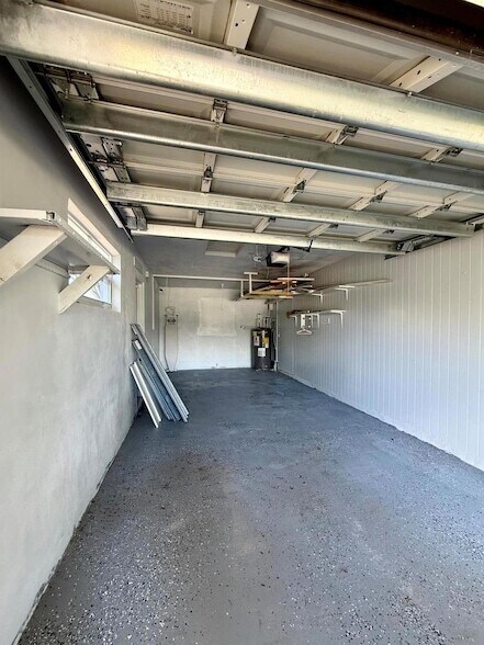 Building Photo - 1455 NE Silver Maple Way