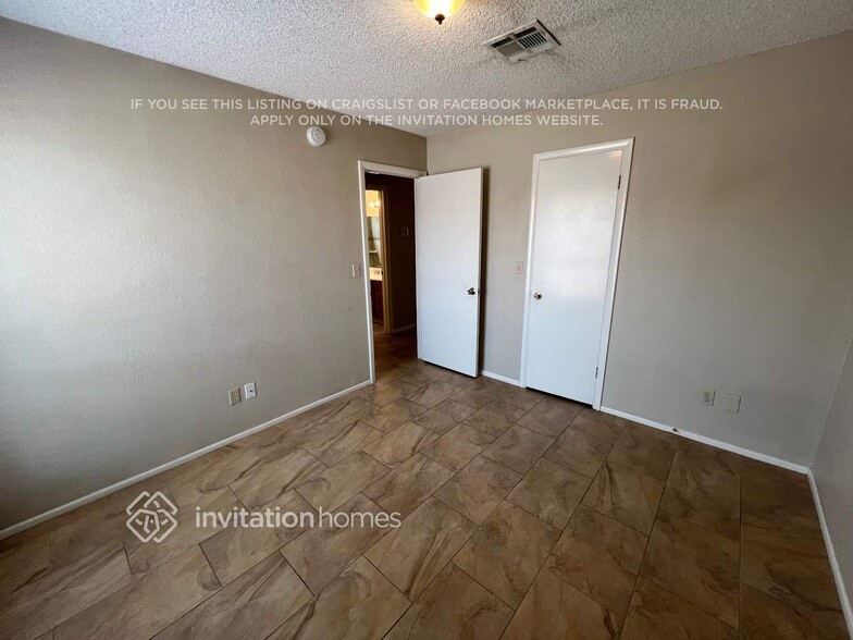 Building Photo - 8833 W Vogel Ave