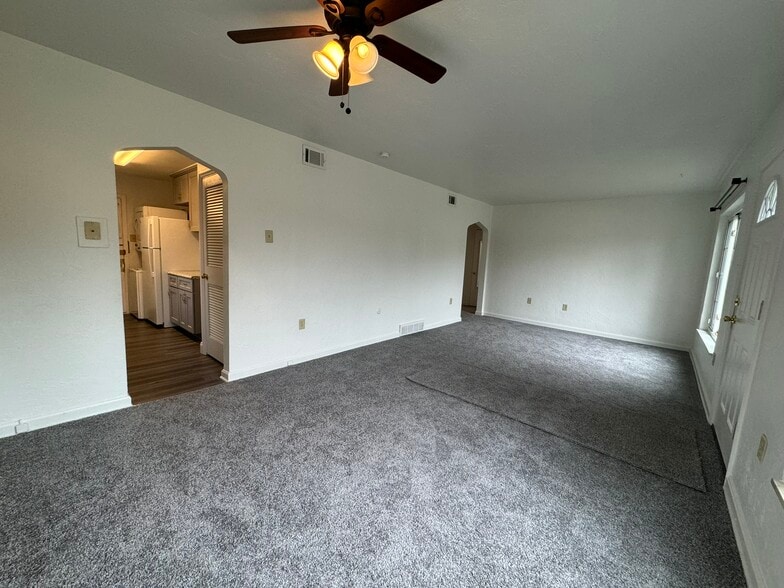 Building Photo - 110 Southvue Ct