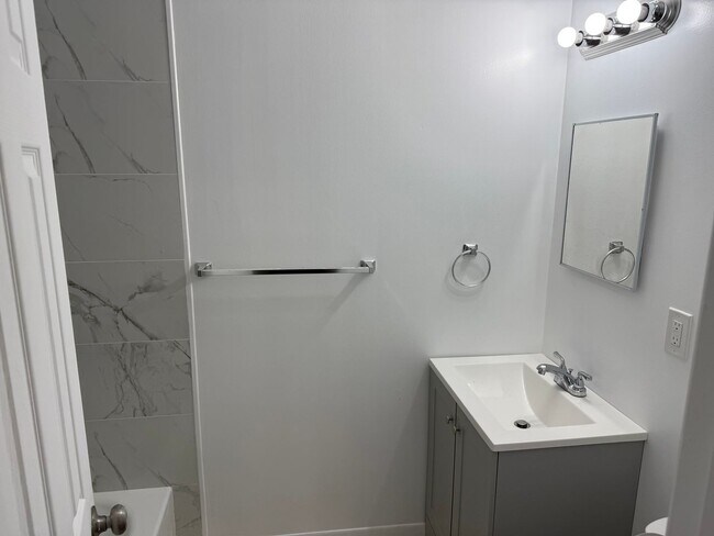 Building Photo - Water View - Remodeled 4 bedroom and 2 bath -  Sunroom