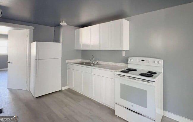 Building Photo - 505 Osborne St