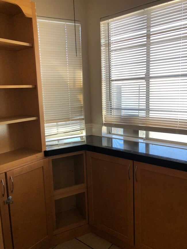 Building Photo - 4 BEDROOM / 2 BATH SINGLE FAMILY HOME W/ CASITA