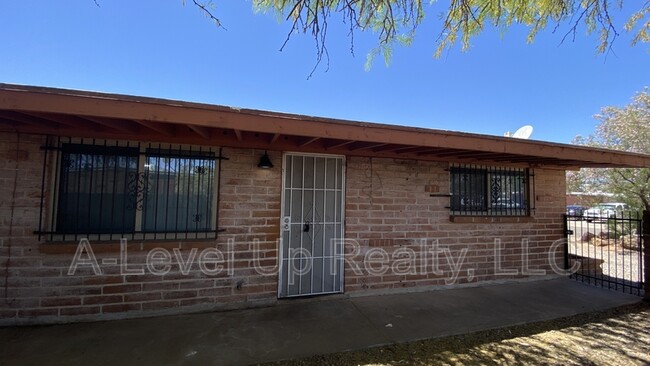 Building Photo - 742 E Holaway Dr