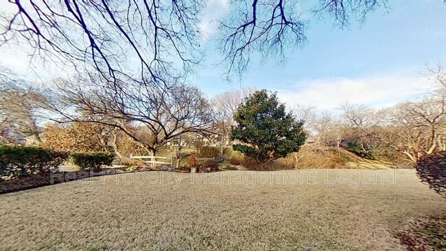 Building Photo - 2016 Willowbrook Way