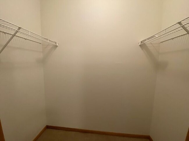 Building Photo - $1550 | 3 Bedroom, 2 Bathroom House | PET ...