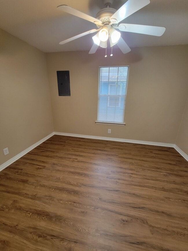 Building Photo - 3-bedroom home!