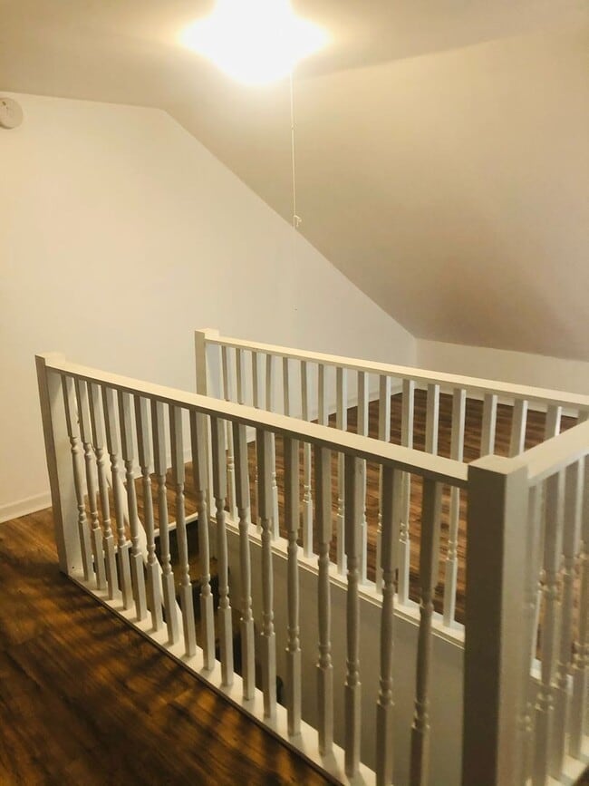 Building Photo - 4 bed 1 bath amazing location
