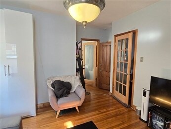 Building Photo - 28 Bardwell St