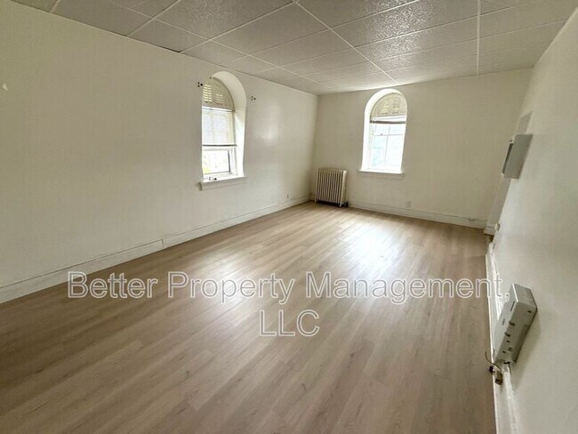 Building Photo - 125 W Commerce St