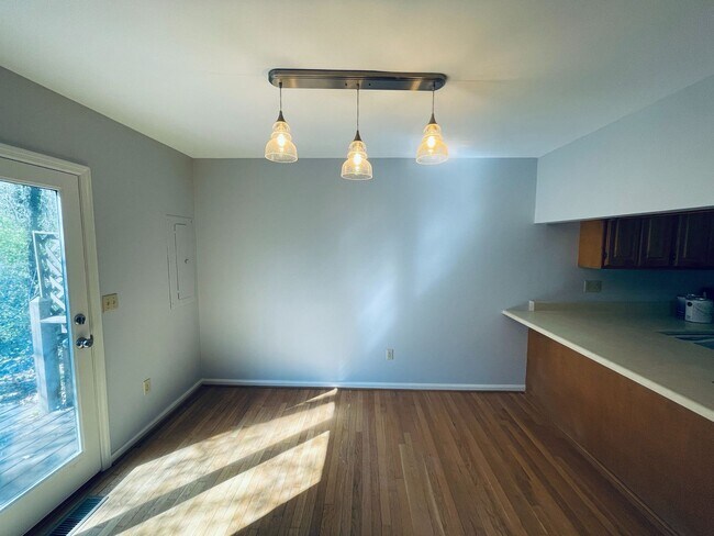 Building Photo - 2-Bedroom Townhouse with Garage & Pool on ...