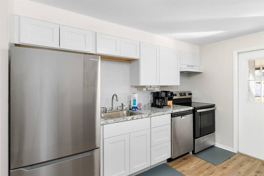 Building Photo - 38604 Naomi Ave