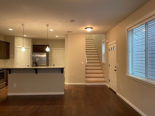 Building Photo - Spacious 3 Bedroom Home with Fenced Yard, Patio, and 2-Car Garage Near Mill Plain.