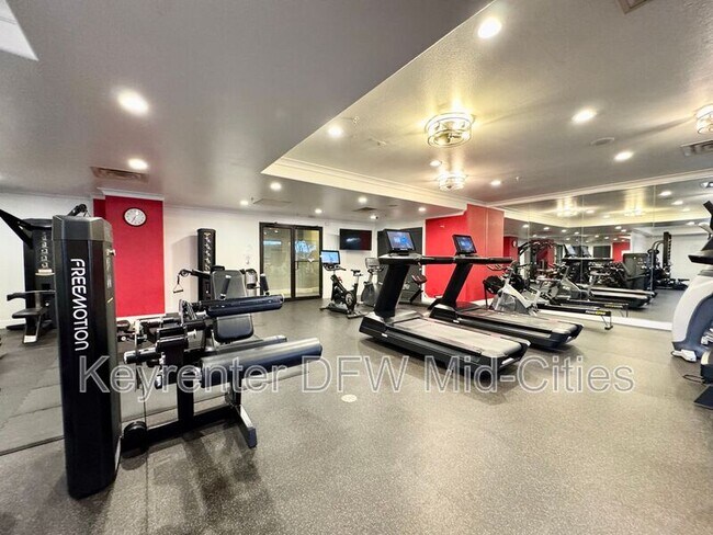 Building Photo - 330 E Las Colinas Blvd