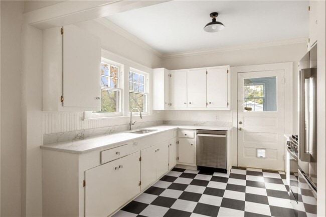 Building Photo - 5450 E Mountain St