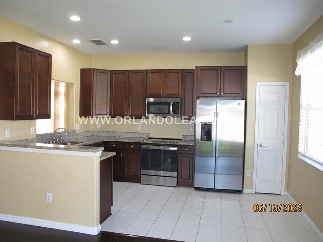 Building Photo - 925 Torrey Pine Dr