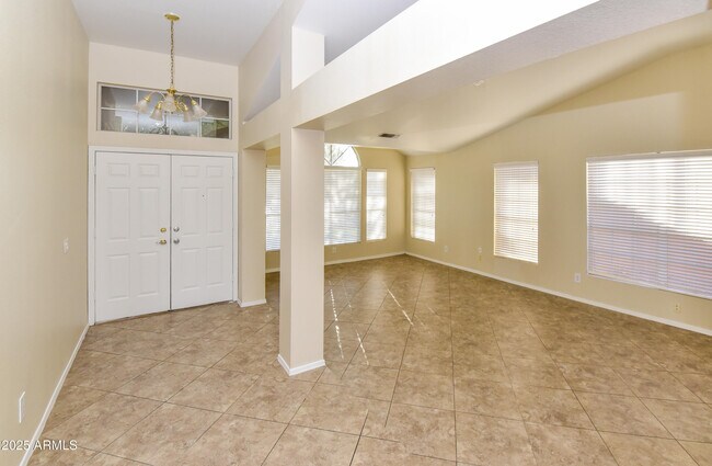 Primary Photo - 1360 N Brentwood Pl