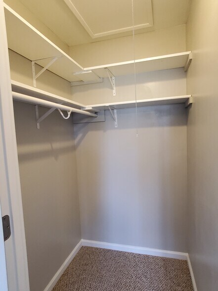 Building Photo - 5526 Humbert Rd