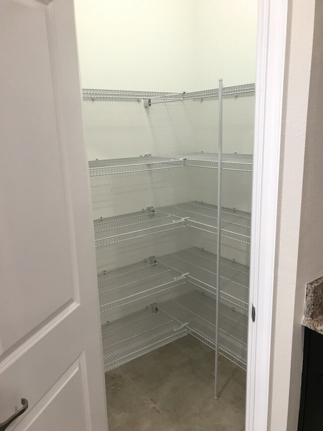 Building Photo - 3/2 Plus Den Located in Summerlake $2895