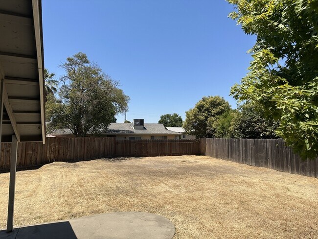 Building Photo - Welcome to Woodside Drive! Opportunity awa...