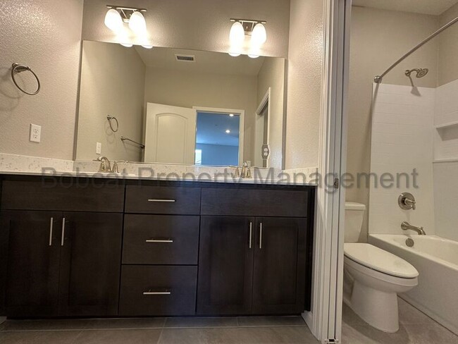Building Photo - 860 Furlong Dr
