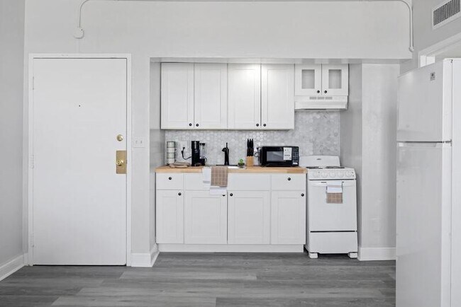 Building Photo - 311 W Ashley St