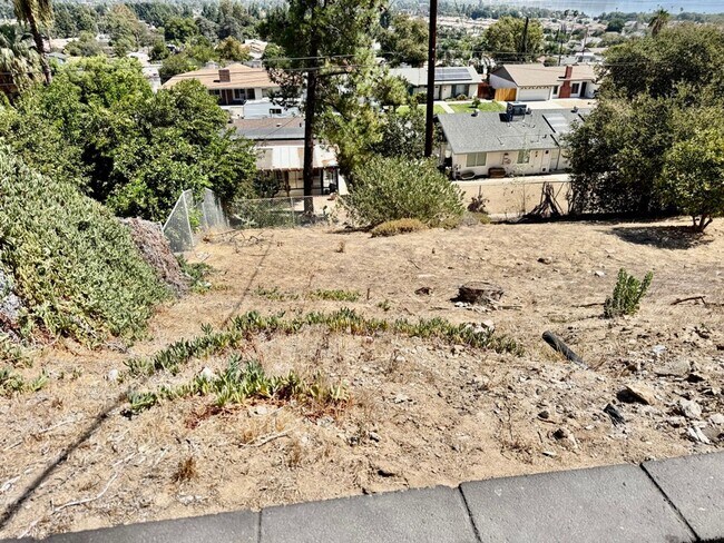 Building Photo - 15178 Darnell Dr