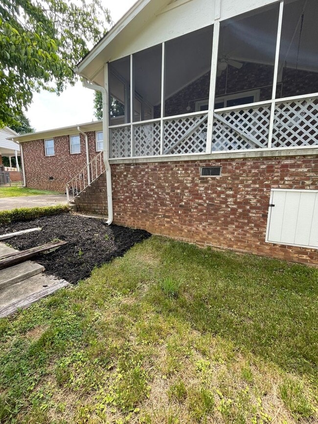 Building Photo - 5 Ramblewood Ln