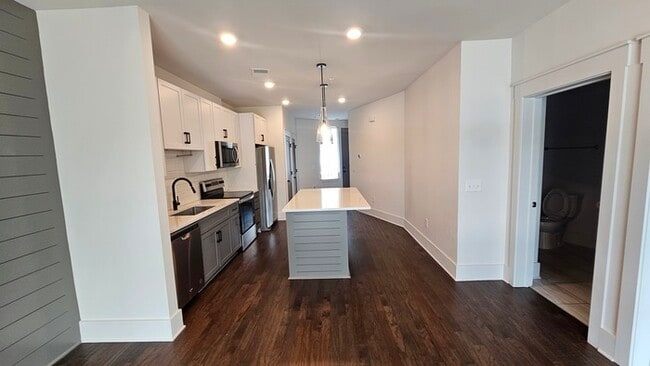 Building Photo - Simple & Stylish 1BR, 1BA Home