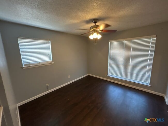 Building Photo - 2310 Zinnia Ct