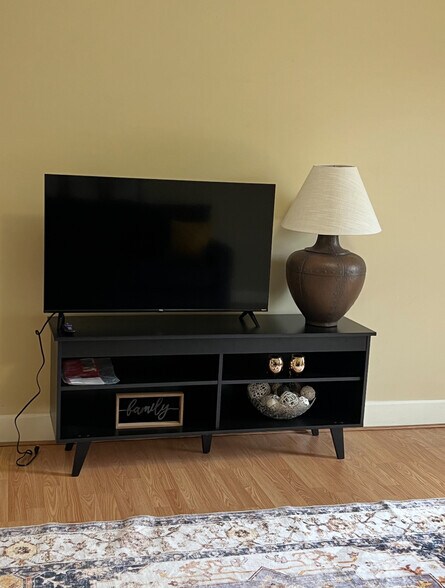 Building Photo - 103 Walnut St