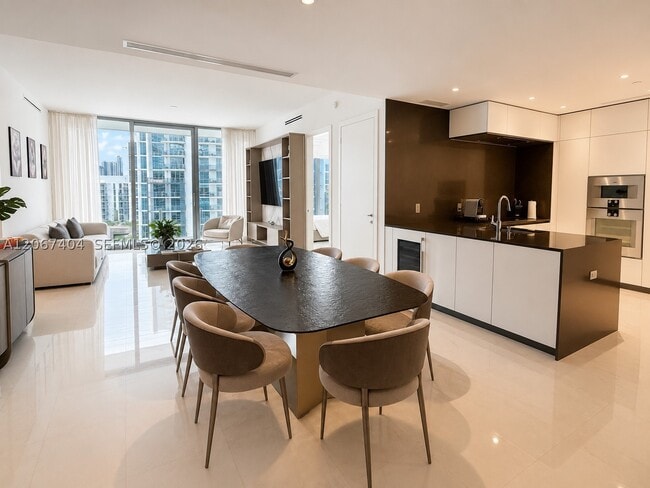 Building Photo - 300 Biscayne Blvd