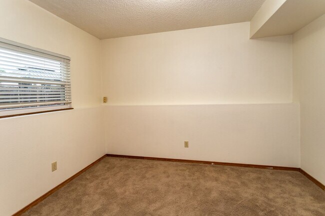 Building Photo - 6109 Lowlander Ct