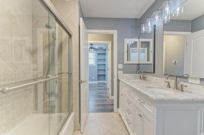 Building Photo - 585 Cambridge Way