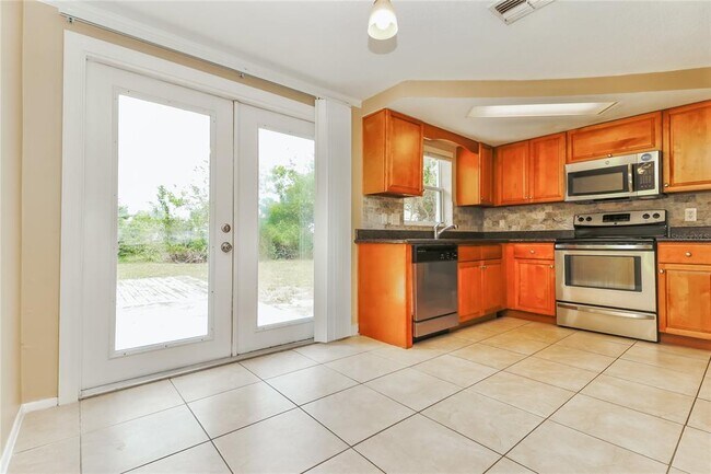 Building Photo - 1753 Kenilworth St