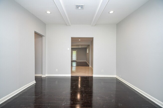 Building Photo - 5209 De Milo Dr