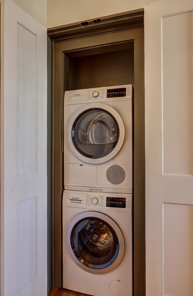Bosch laundry detail - 1 S Prado NE