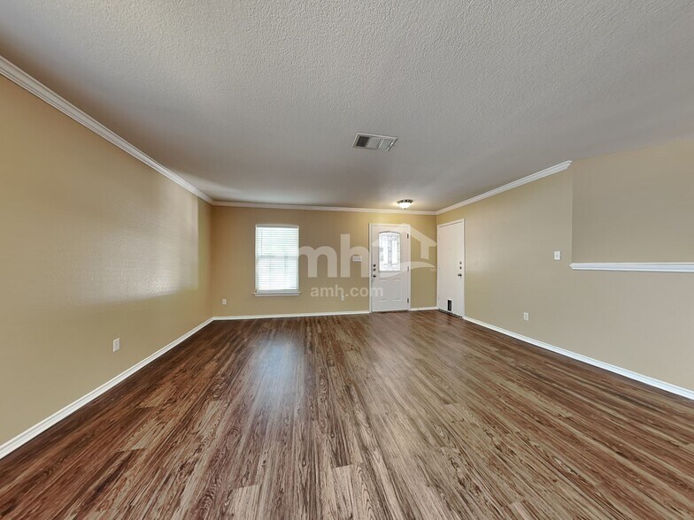Building Photo - 360 Thicket Ln