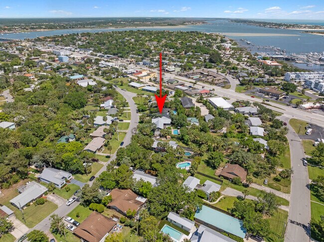 Building Photo - 430 Arricola Ave