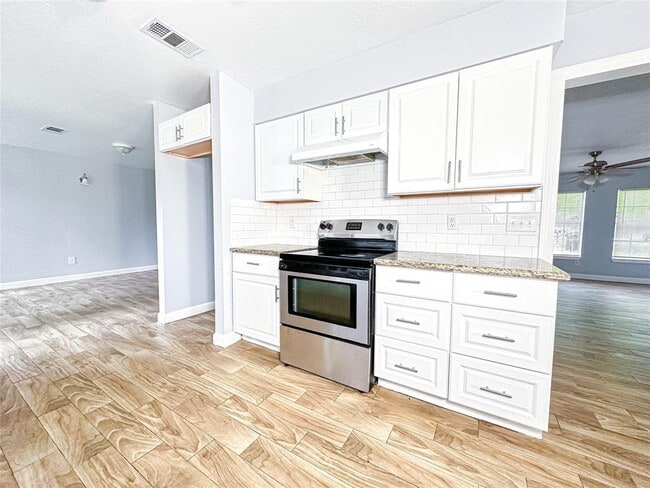 Building Photo - 122 Wood Manor Ln