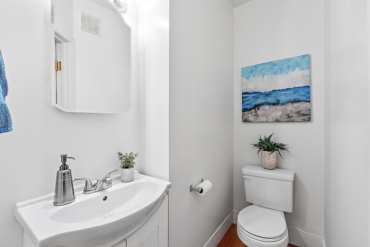 Half Bathroom - 1900 Washington St