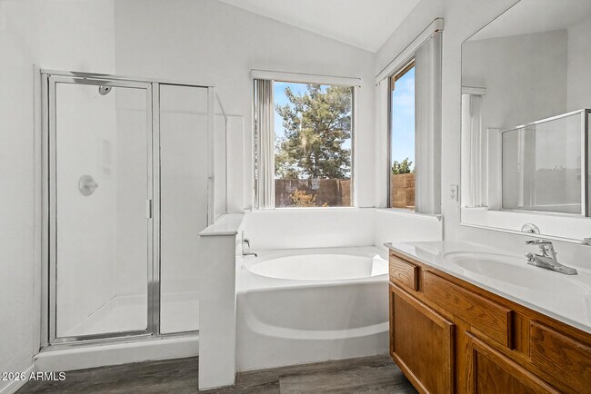 Building Photo - 4255 E Cherry Hills Dr