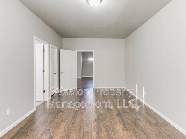 Building Photo - 721 N Louisa Ave