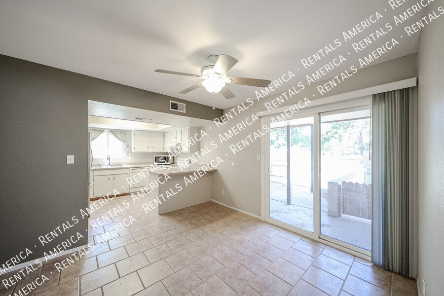 Building Photo - 4555 W Continental Dr