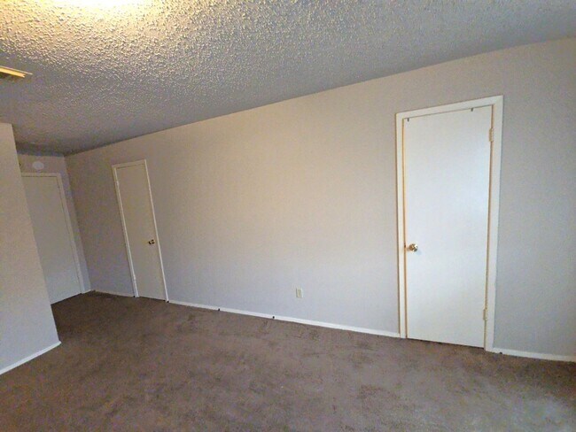 Building Photo - 15625 Weldon Dr