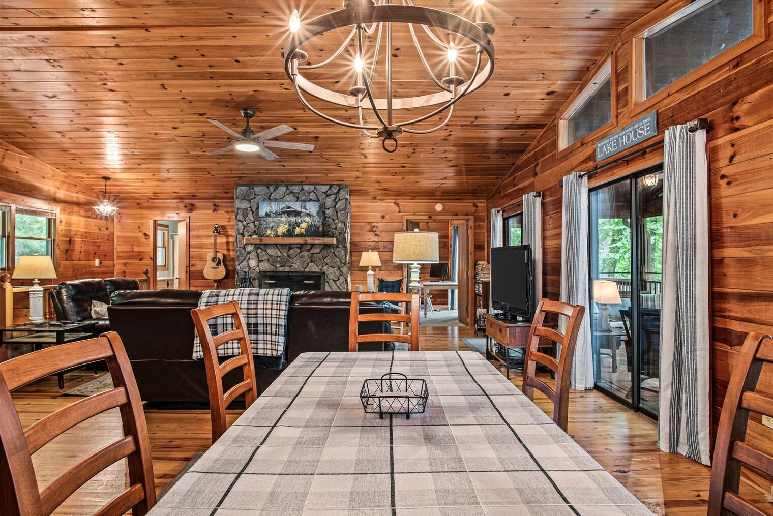 Building Photo - 410 Dogwood Ln