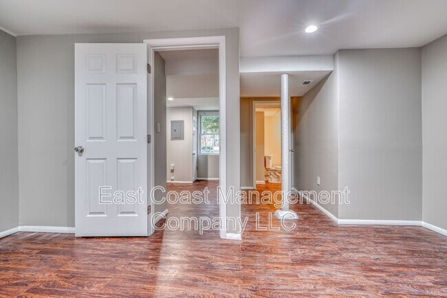 Building Photo - 9616 Mason Ave