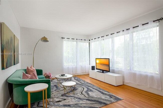 Building Photo - 10081 W Bay Harbor Dr