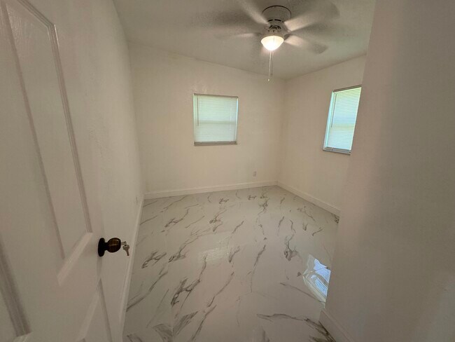 Building Photo - 508 Palm Ave