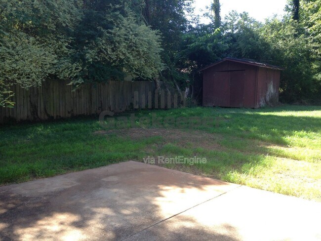 Building Photo - 695 Georgia Ave